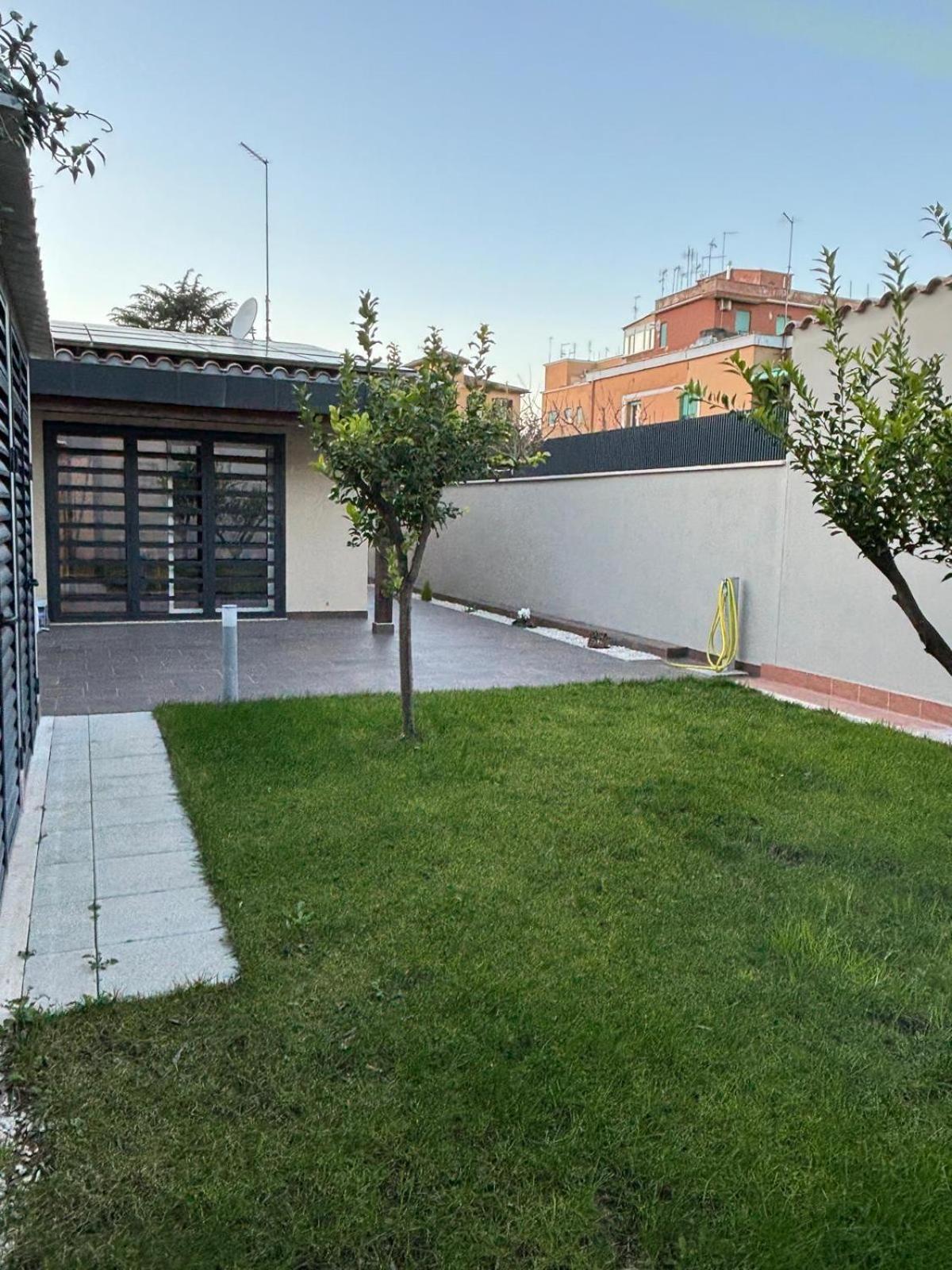 Villino Ancillotto With Garden And Parking Motorcycle Space - Rome — Photos 2